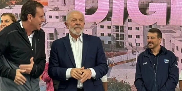 Lula e Eduardo Paes Inauguram Primeiras Unidades do Morar Carioca na Favela do Aço