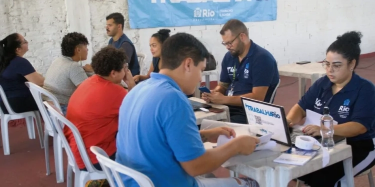 Secretaria de Trabalho e Renda divulga 1.596 vagas de emprego para todos os níveis de escolaridade