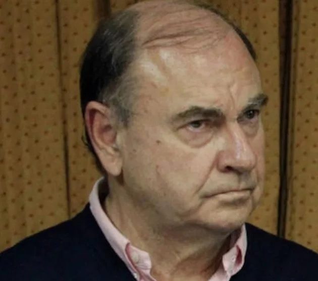 Que cagada!! Ex prefeito César Maia aparece cagando em reunião on line