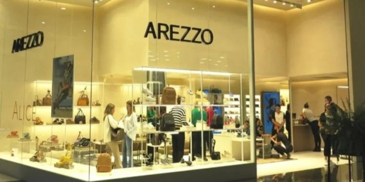 loja arezzo está precisando de estoquista, vendedor, caixa – 1.650,00 – com e sem experiência