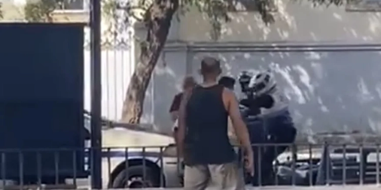 ( Vídeo) Policial Reage e Atira em Homem que o Agrediu em Abordagem no Rio! Legítima Defesa ou Excesso?