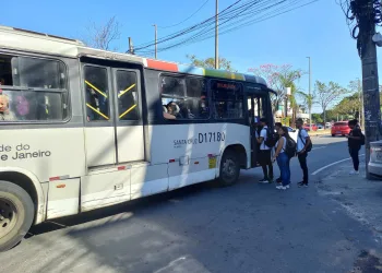DENÚNCIA!! Motorista de ônibus agride passageiro em Campo Grande!!