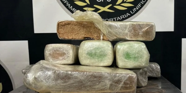 Flagrada: Advogada é Presa com 5 kg de Drogas ao Tentar Entrar em Presídio