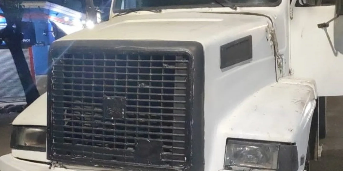 VÍDEO: Homem Usa Caminhão para Furtar Cabos na Zona Norte do Rio