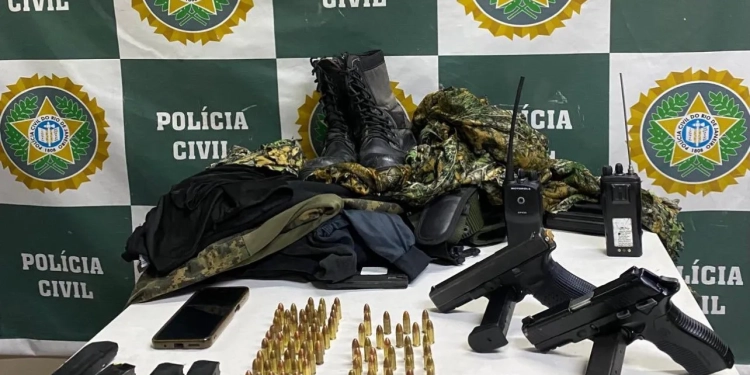 Policia Militar apreende arsenal de guerra em Santa Cruz
