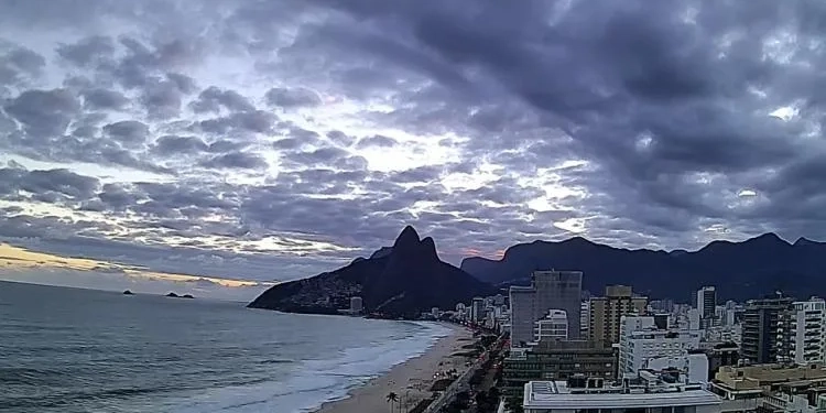 Previsão: Chuva Retorna na Terça e Temperaturas Permanecem Baixas no Rio