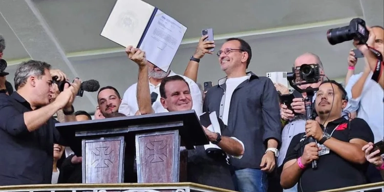 Prefeito Eduardo Paes Sanciona Lei que Viabiliza Reforma de São Januário