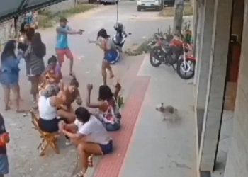 Imagens Fortes: Homem Mata ex Mulher a Tiros em Frente a Bar Durante Resenha com amigas