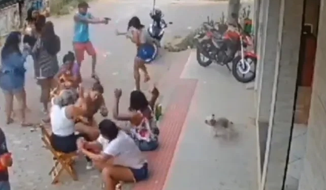 Imagens Fortes: Homem Mata ex Mulher a Tiros em Frente a Bar Durante Resenha com amigas