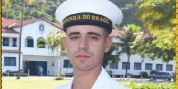 Vídeo: Câmeras de segurança mostram manobras de caminhão envolvido na morte de jovem atingido por transformador