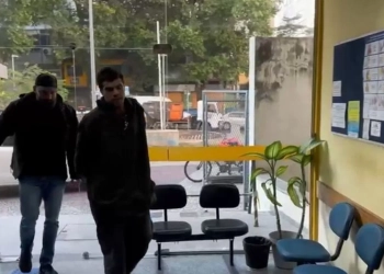 Homem é Detido por Agredir Avó com Alzheimer em Medida de Proteção