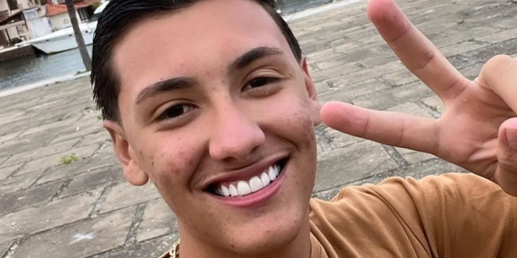 Jovem Morre Após Ser Baleado em Abordagem Policial; Família Acusa PM de Abuso