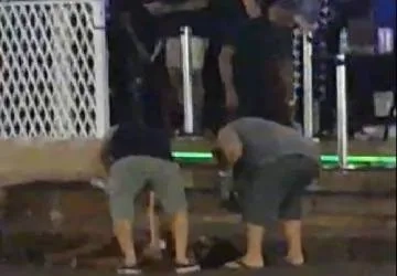 Mulher fica desacordada após levar chute no rosto por segurança de boate; veja vídeo
