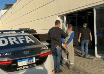 Indivíduo é detido em Queimados sob acusações de abuso sexual contra criança e violência doméstica.