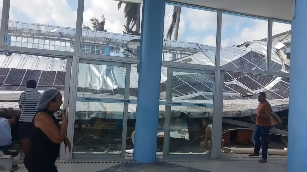 Teto de santuário desmorona e deixa duas vítimas fatais e vários feridos.