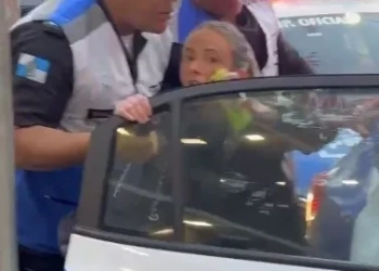 Mãe e filha residentes no McDonald’s do Leblon são levadas à delegacia após praticarem ofensas raciais.