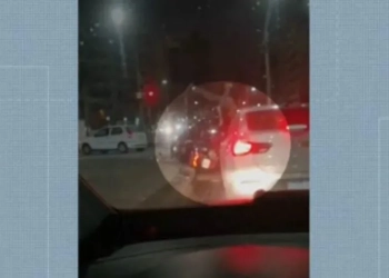 VÍDEO: Motorista atropela motociclista após discussão no trânsito no Maracanã