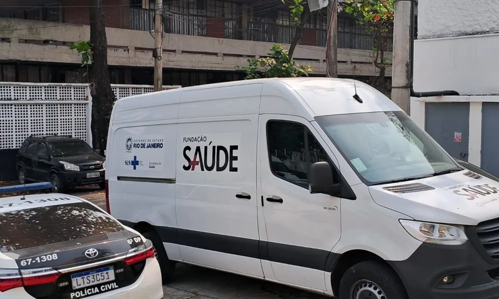 Ladrão é ferido a bala durante tentativa de roubo de vans da Fundação Saúde no Centro do Rio