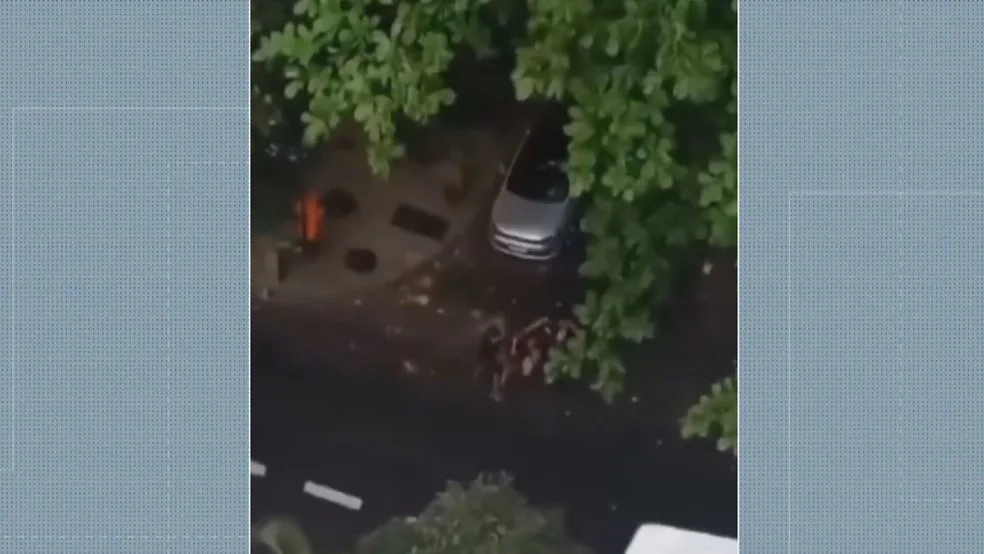 Tentativa de assalto em Copacabana: mulher é agredida por dois homens; vídeo registra o crime