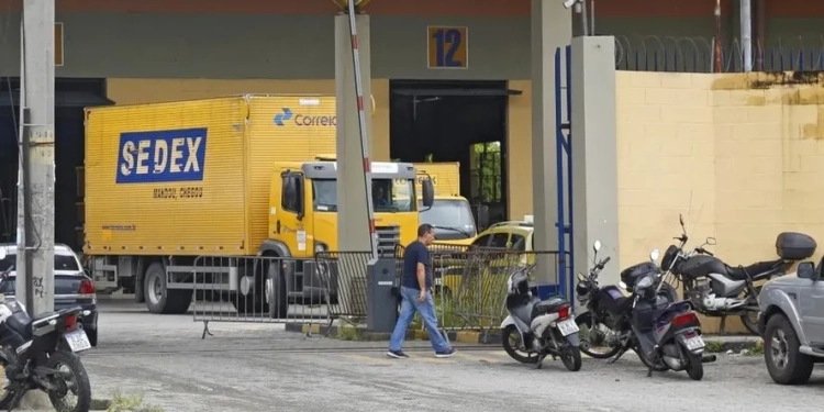 Correios Abrem Seleção com Mil Vagas de Nível Superior e Salário Inicial de R$ 6.872