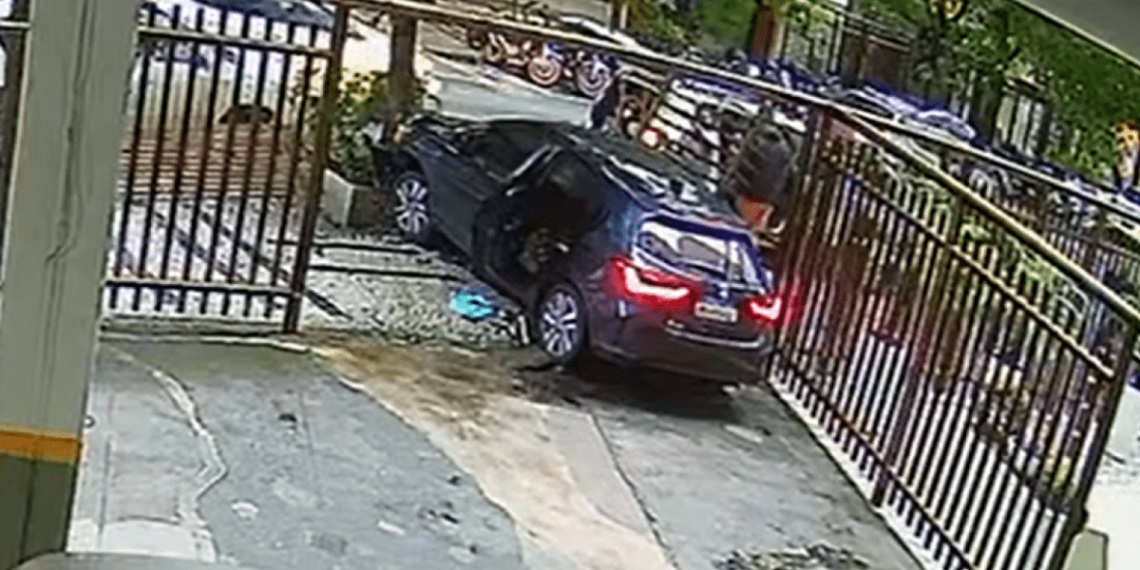 Carro Desgovernado Atravessa Grade de Prédio em Copacabana e Causa Momentos de Pânico
