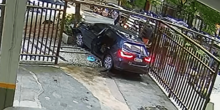 Carro Desgovernado Atravessa Grade de Prédio em Copacabana e Causa Momentos de Pânico
