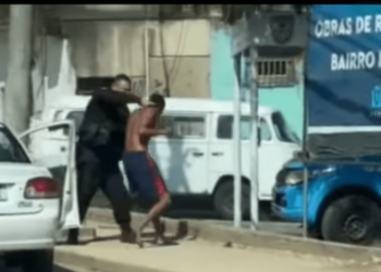 VÍDEO: Motorista Reage a Assalto e Arrasta Ladrão até Viatura da PM na Avenida Brasil