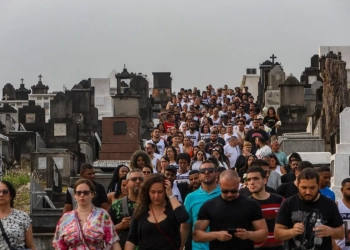 Família Enterra Barbeiro Morto com Tiro no Rosto em Bangu: ‘Injustiça’