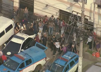 Tentativa de Assalto a Ônibus na Av. Brasil Gera Perseguição e Tiroteio: Passageiros Fazem Fila na Delegacia