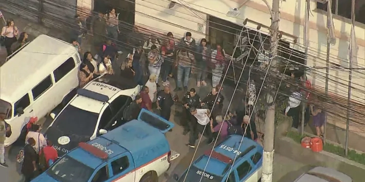 Tentativa de Assalto a Ônibus na Av. Brasil Gera Perseguição e Tiroteio: Passageiros Fazem Fila na Delegacia