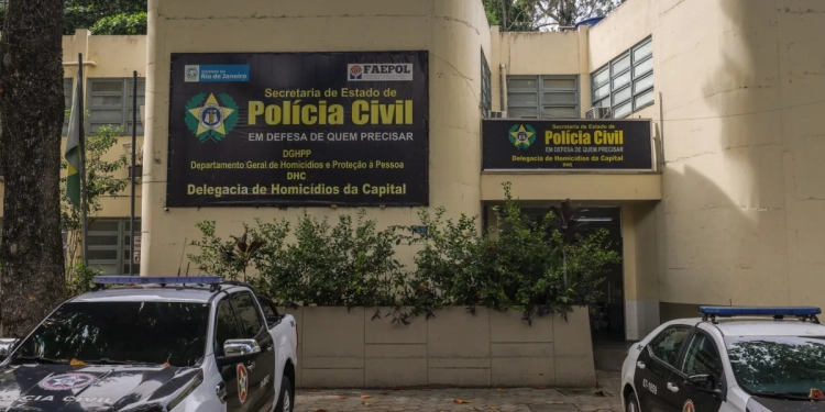 Homem Morre e Criança Fica Ferida em Ataque a Tiros Próximo a Escola em Bangu