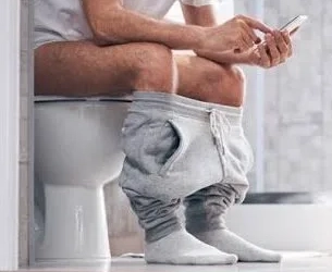 Segundo médicos: Ficar 10 minutos no vaso sanitário pode ser perigoso!! Entenda