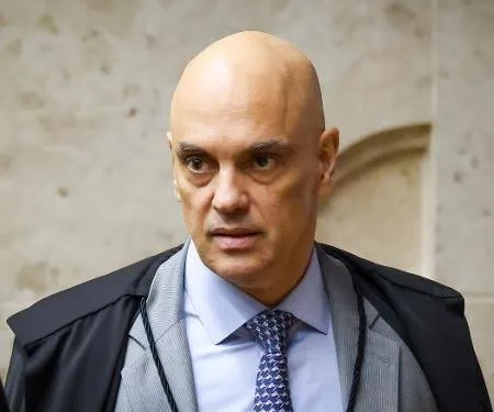Bolsonaro contra ataca Alexandre de Moraes após indiciamento pela PF por tentativa de golpe de Estado