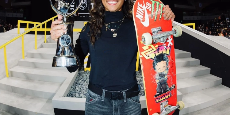 Rayssa Leal faz história ao conquistar título na etapa de Tóquio da SLS