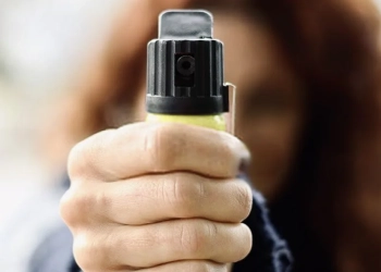 Distrito Federal Libera Uso de Armas de Choque e Spray de Pimenta para Defesa Pessoal de Mulheres