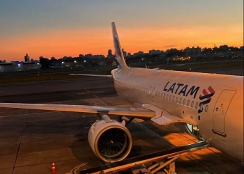 Avião da Latam Perde Comunicação e Declara Emergência sobre Brasília