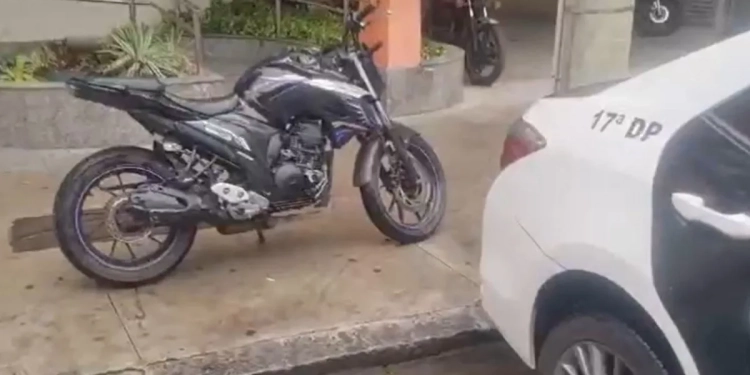 Polícia Civil resgata moto e celular de homem sequestrado e prestes a ser executado no Caju