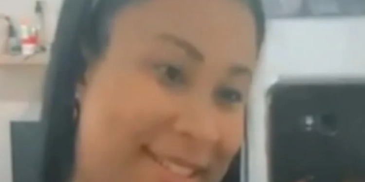 Esposa que descobriu  traição de pastor e expôs no altar da igreja: agora cobra R$ 10 mil por entrevistas