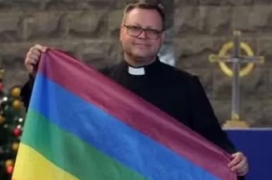 Igreja brasileira ordena primeiro padre homossexual