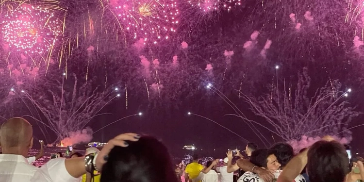 Fogos de Copacabana Prometem Espetáculo Histórico com 35 Mil Disparos e Trilha ao Som de ‘Evidências’