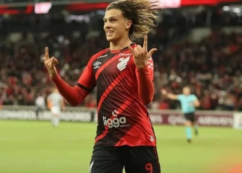 Fluminense avança em negociação por Agustín Canobbio, destaque do Athletico-PR