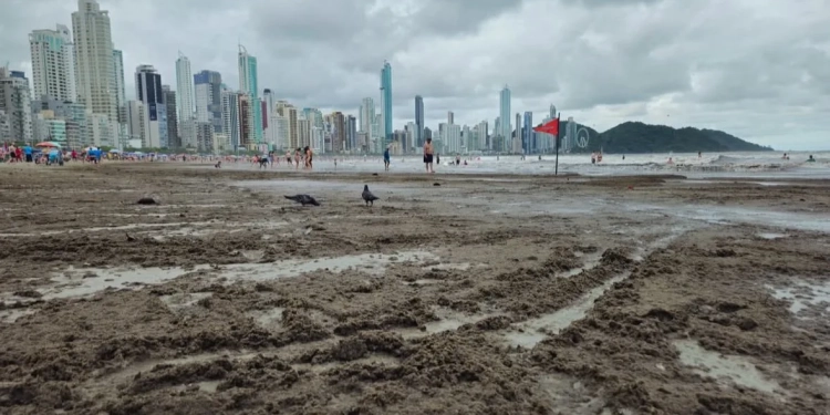Evitem!! Praia de Santa Catarina é eleita a mais feia do Brasil