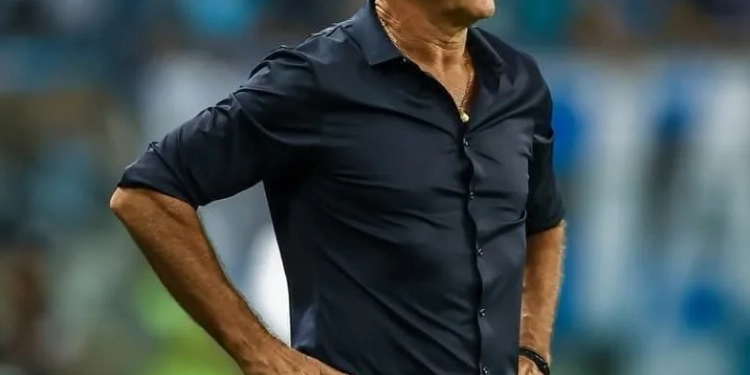 Renato Gaúcho Surpreende em Despedida: Ex-Treinador do Grêmio Presenteia Funcionários com Dinheiro em Gratidão