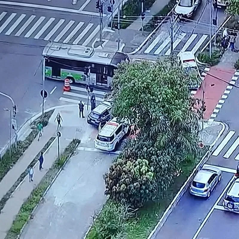 VÍTIMA REAGE A ASSALTO, PERSEGUE E ATROPELA MELIANTE EM AVENIDA NO RIO
