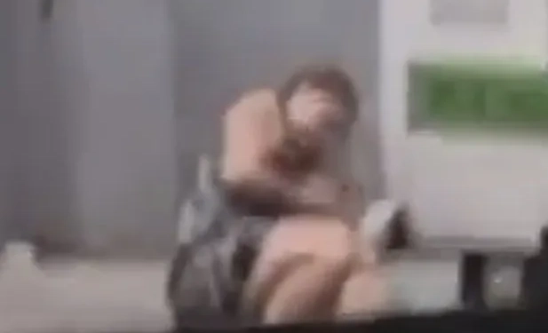 ( VIDEO) MULHER INOCENTE É BALEADA EM MEIO A GUERRA ENTRE POLÍCIA E TRAFICANTES NO RIO