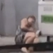 ( VIDEO) MULHER INOCENTE É BALEADA EM MEIO A GUERRA ENTRE POLÍCIA E TRAFICANTES NO RIO