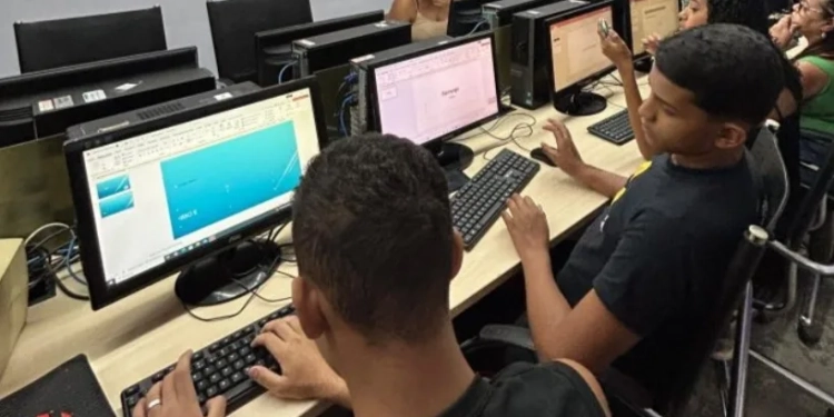 2.000 Oportunidades para o Futuro: Cursos Gratuitos nas Navezinhas Cariocas