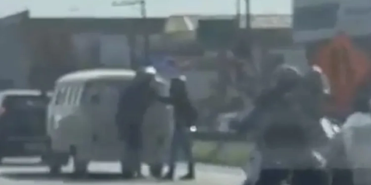 ( Video) Policial Reage a Tentativa de Assalto e Mata Dois Criminosos