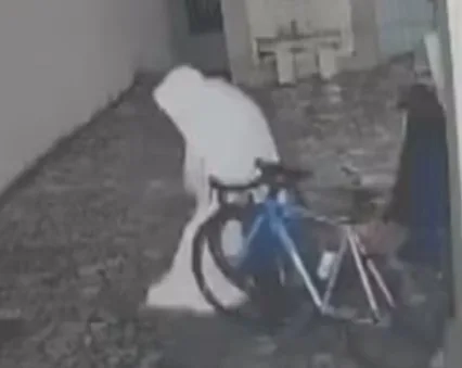 Assaltante disfarçado de Fantasma assusta vitimas no Rio