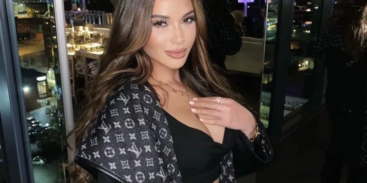 Musa do OnlyFans morre aos 37 anos após cair de varanda